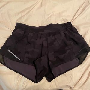 size eight lululemon hotty hot shorts in black camouflage